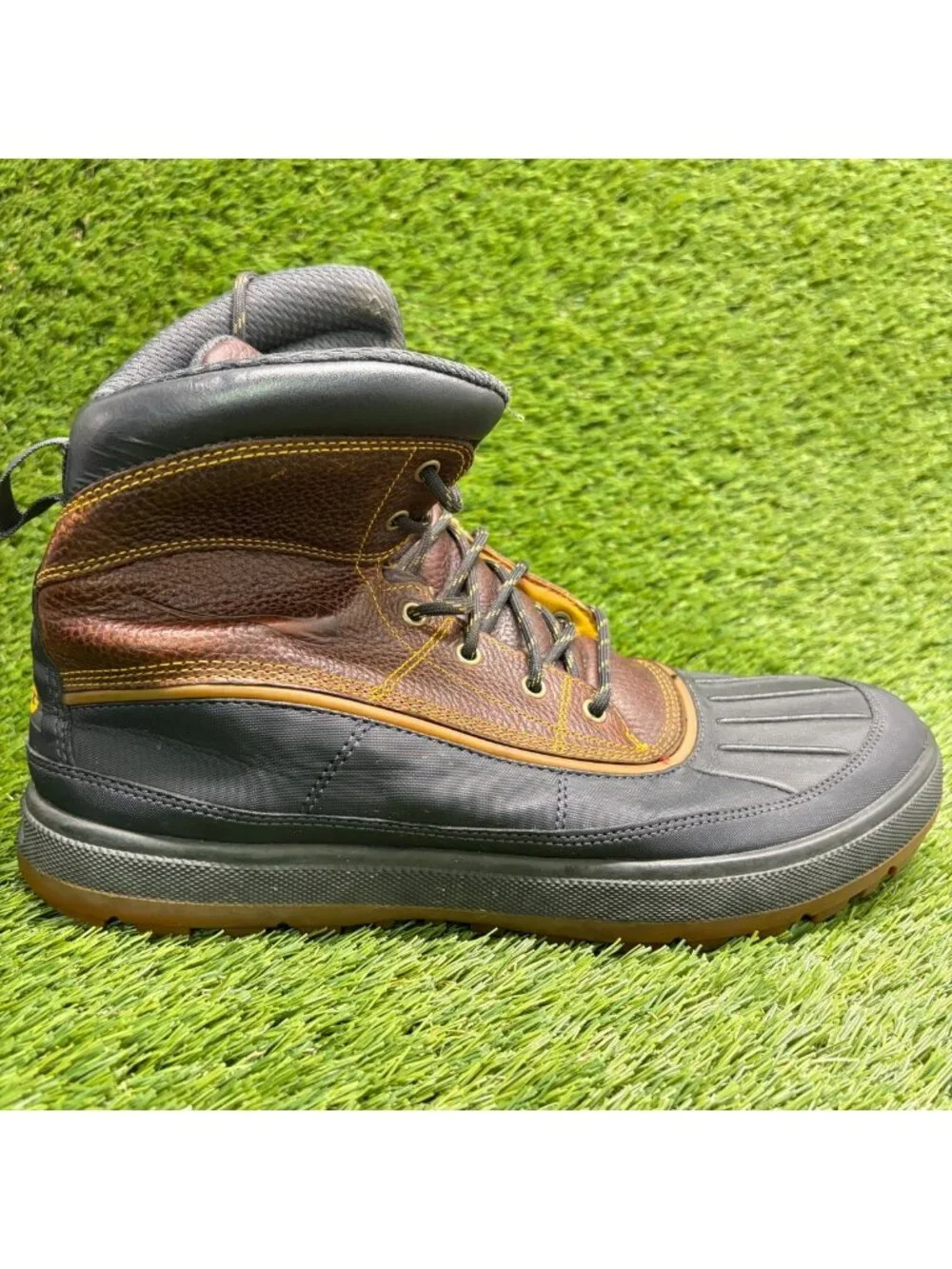 Nike Woodside II Dark Gold Leaf Brown Mens Size 11 Outdoor Winter Duck Boots
